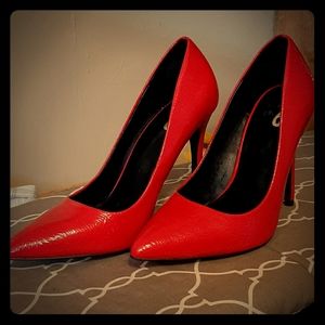Red pumps